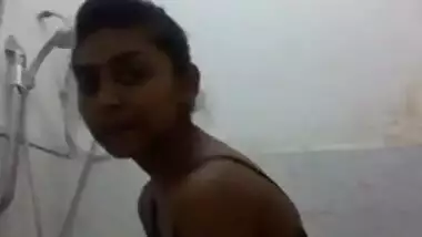 Sexy Bengali chick showing off her bathing clip