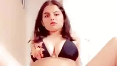 Big boobs beautiful girl fingering