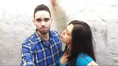 Hindi outdoor sex 1 MMS video.