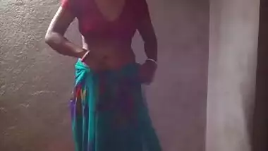 Bhabhi striping saree
