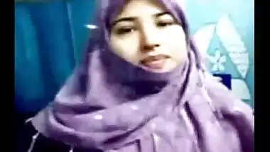 Indian Pakistani Hijab Girl Boobs Show