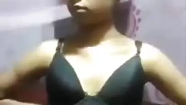 Bengali Desi village XXX girl takes sexy nude selfie video MMS