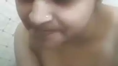 Today Exclusive-sexy Look Desi Bhabhi Record Her Nude Selfie Video For Lover