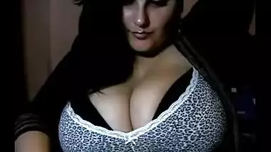 Arabian BBW woman big boobs and pussy exposed