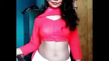 Cute college girl sumpi erotic navel show.