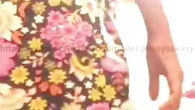 sri lankan aunty dress chanding and showing pussy නැන්දම්මා ගේ කලු එක