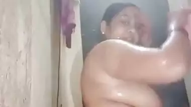 Tango bbw aunty Bathing