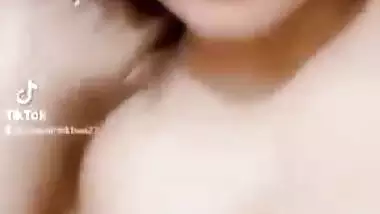 Pakistani girl viral boobs show in TikTok