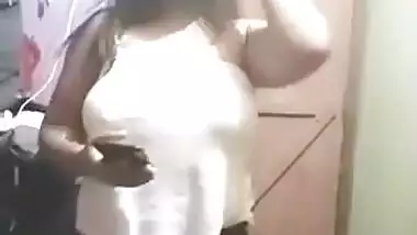 Desi sexy girl show her nice boobs on tango