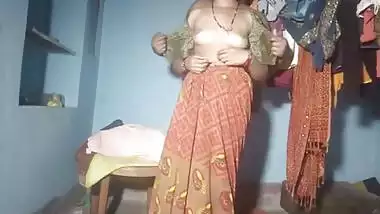 Deshi village bhabhi pissing hot virel mms video