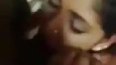 Desi girl sucking boyfriend lund