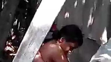 Desi bhabhi nude bath