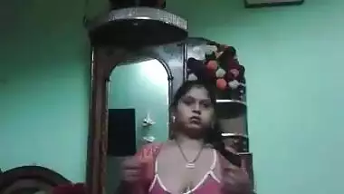 Sexy Desi Married Wife Nude Selfie Video for Bf