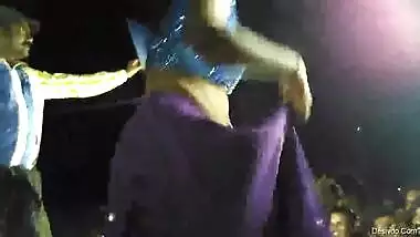 Desi Boobs n chut show in record dance