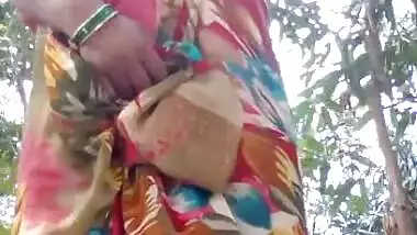 Bhabi outdoor fingering