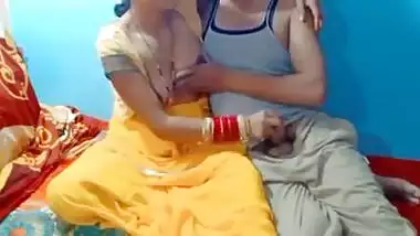 Village Bhabhi Yellow Saree Fucking With Hasband