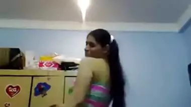 pakistani wife in dubai dancing