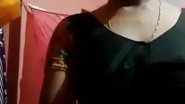 Sexy Bhabhi Strip her Saree and Showing Nude Body