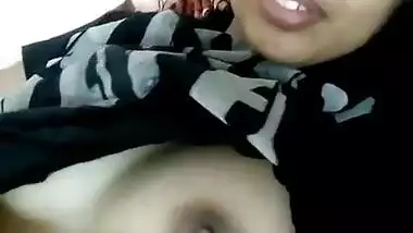 sexy indian gf showing her boobs