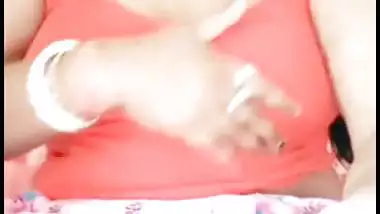Bhabhi fingering pussy and viral big boobs press