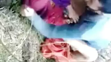 Kashmiri sex scandal MMS outdoor sex video