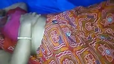 Desi house wife self playing her boobs and hard fucking take her saree