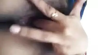 Very horny bhabi fingering