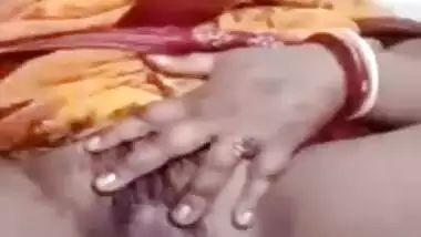 Today Exclusive -horny Bhabhi Shows Her Boobs And Fingering Part 2