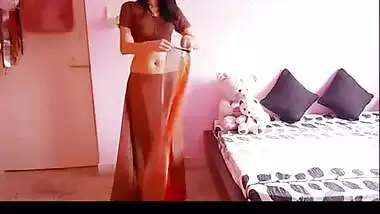 Young desi wife free porn clips of wearing sari