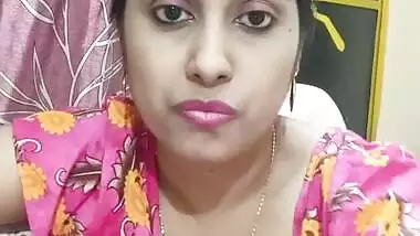 Rupa cleavage showing live show