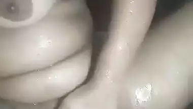 Bhabi Bathing And Fingering