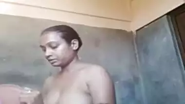 Sexy Boudi Bathing New Mms