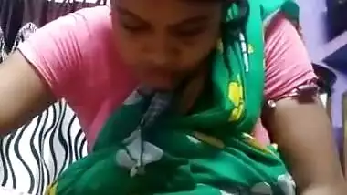 Desi village randi in saree exposing thick pussy