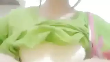 Sexy girl says sorry to her lover by sending her nude MMS