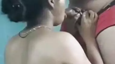 Desi babe rani sucking cock