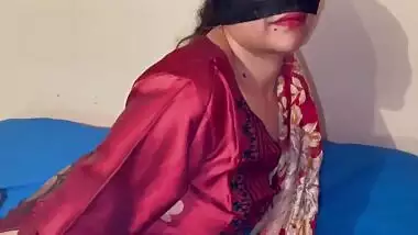 Hot Desi Finger Fucks in Silk Salwar Kameez!