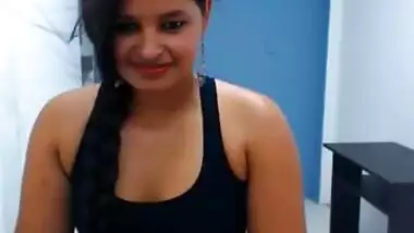 Indian Girl showing her Sexy Big Butt