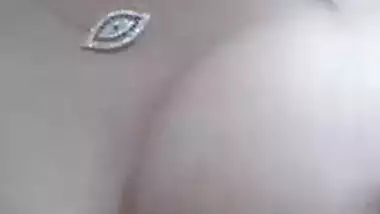 Sexy Pakistani Girl Sucking Own Boobs