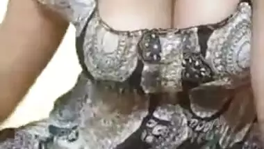Anam Khan Hot Sexy Live With Her Brother