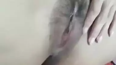 HAIRY SEXY AUNTY SHOWS PUSSY LIPS