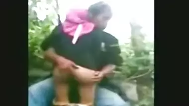 Desi sex video of nepali teen couple outdoor