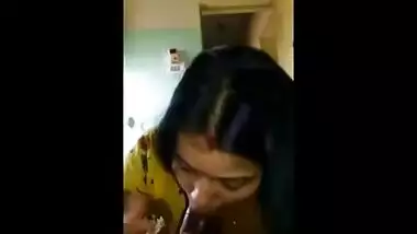 Marwadi Bhabhi sex video shot by her cuckold hubby