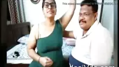 Tamil Couple Tarivishu on Cam Play Hot