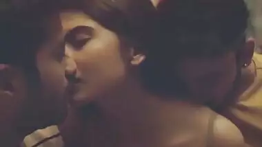 Shweta Mishra thresome sex scene in charmsukh series