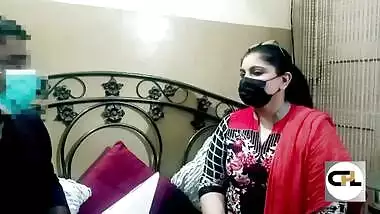 Pakistani Bhabhi illicit sex with Boss