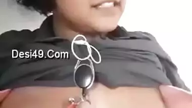 Desi chick prepared to expose huge XXX natural breasts on camera