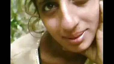 Desi GF Getting Nicely Fuked by BF In Forest wid Audio