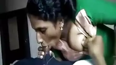 Bangali kaamwali ne 200 rupay mai lund chuskar blowjob di