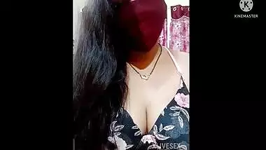 Desi Kannada Aunty Show Boobs And Oil Massage Her Boobs