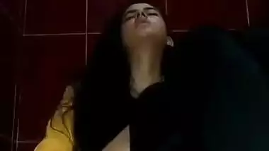 Beautiful Sexy Paki Girl Showing